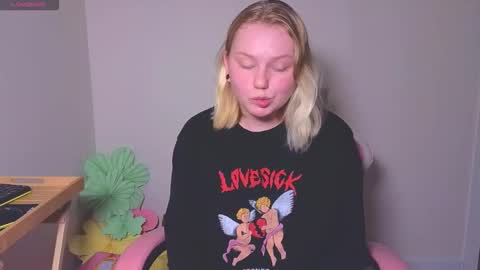 Snapshot of lime_cat chatting on October 10, 1:04 am lime cat online show from October 10, 1:04 am