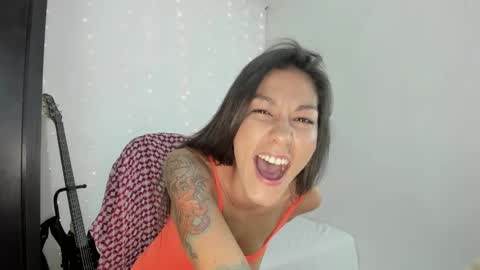 Lina Mandarina online show from February 7, 7:59 pm
