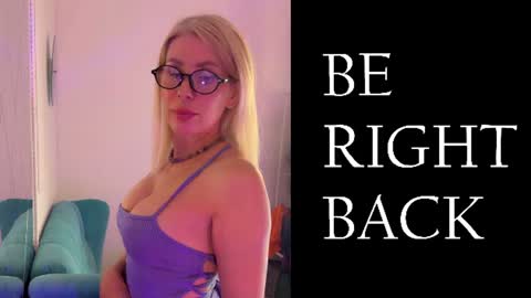 Snapshot of lina_bennet chatting on June 22, 3:25 am lina_bennet online show from June 22, 3:25 am