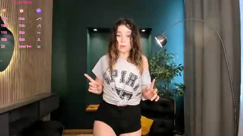 Snapshot of lina_glow711915 chatting on June 15, 6:37 am LIna online show from June 15, 6:37 am