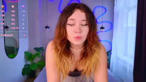 Snapshot of lina_glow711915 chatting on June 17, 8:06 am LIna online show from June 17, 8:06 am