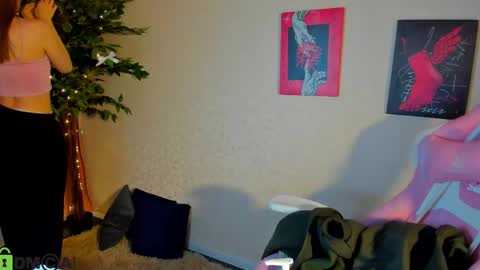 LINA online show from December 17, 1:11 am