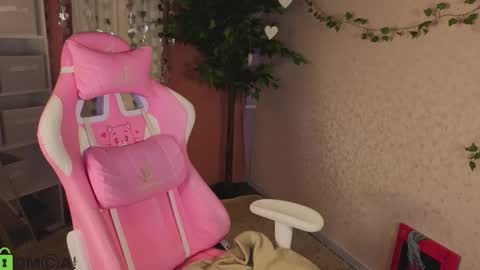 Snapshot of lina_reeds chatting on February 16, 1:13 am LINA online show from February 16, 1:13 am