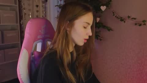 Snapshot of lina_reeds chatting on March 4, 1:11 am LINA online show from March 4, 1:11 am