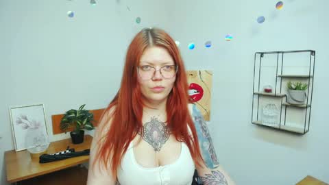 Snapshot of lina_ri chatting on May 23, 5:06 pm lina_ri online show from May 23, 5:06 pm
