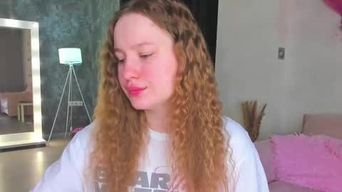 Snapshot of lina_smilee chatting on June 10, 12:11 am Lina online show from June 10, 12:11 am