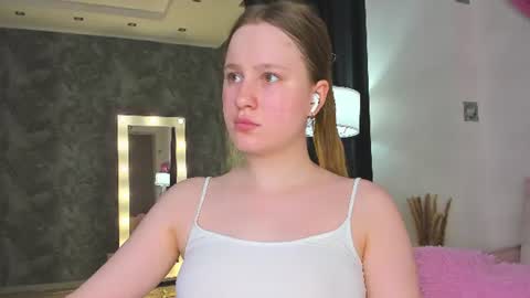 Snapshot of lina_smilee chatting on June 11, 3:26 am Lina online show from June 11, 3:26 am