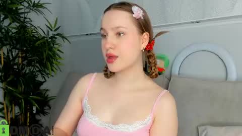 Snapshot of lina_smilee chatting on June 19, 1:21 am Lina online show from June 19, 1:21 am