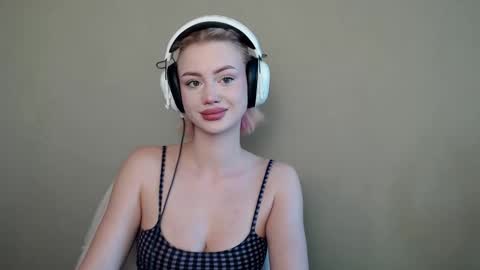 Snapshot of linacute52 chatting on October 18, 8:59 am linacute52 online show from October 18, 8:59 am