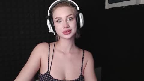 Snapshot of linacute52 chatting on November 9, 11:47 pm linacute52 online show from November 9, 11:47 pm