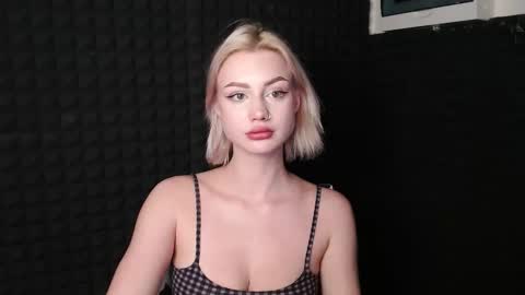 Snapshot of linacute52 chatting on November 10, 6:18 pm linacute52 online show from November 10, 6:18 pm