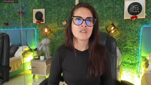 Snapshot of linagh chatting on May 9, 11:26 am Lina online show from May 9, 11:26 am