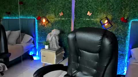 Snapshot of linagh chatting on June 3, 2:33 pm Lina online show from June 3, 2:33 pm