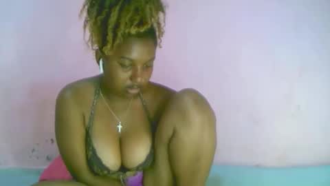 Snapshot of linah1123 chatting on October 3, 11:29 am linah1123 online show from October 3, 11:29 am