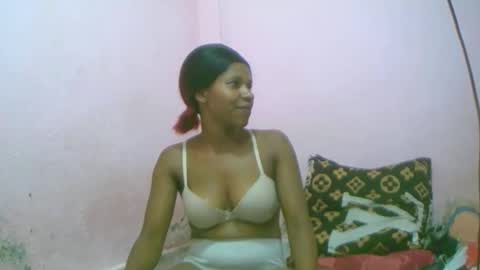 linah1123 online show from December 3, 11:41 am