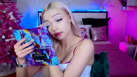 I am Lina online show from January 12, 6:35 pm