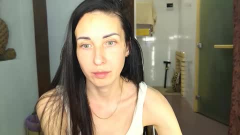 LinaLivee online show from December 4, 8:50 pm