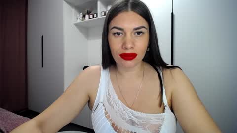Lina Sparks online show from December 7, 8:05 pm