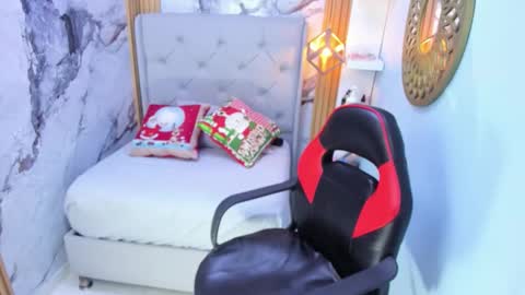 L I N A  online show from December 1, 11:10 pm