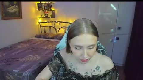 Lina online show from June 12, 9:35 pm