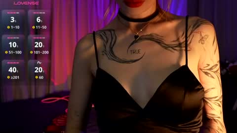 LinaVelle online show from April 22, 3:57 pm
