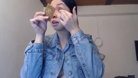 Snapshot of linavillada_ chatting on September 11, 4:23 am Lina online show from September 11, 4:23 am