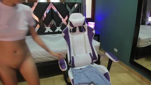  Linda  online show from December 30, 6:05 pm