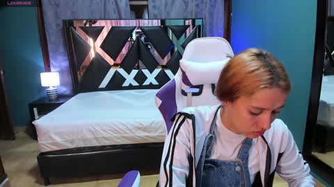  Linda  online show from January 18, 11:00 am