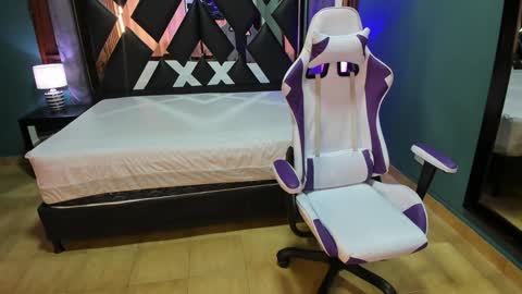  Linda  online show from February 3, 6:07 pm