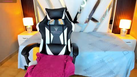  Linda  online show from September 23, 6:22 pm