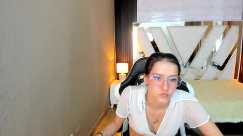  Linda  online show from April 24, 7:05 pm