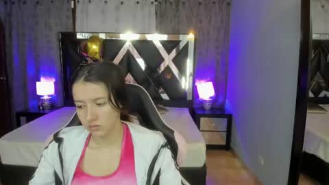 Snapshot of linda4petite chatting on June 21, 1:24 pm Linda online show from June 21, 1:24 pm