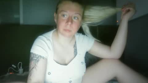 Snapshot of linda87411 chatting on March 24, 12:10 pm Linda online show from March 24, 12:10 pm