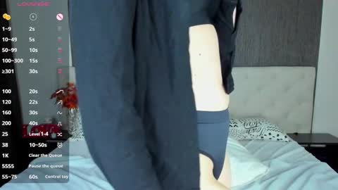 Snapshot of linda__bryant chatting on December 13, 6:00 am Linda GMT2 Mon Tu Fri Sa Su 0300am-1000 am online show from December 13, 6:00 am