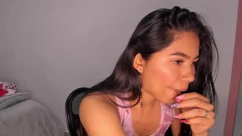 Snapshot of linda_alana chatting on March 16, 8:02 pm Alana online show from March 16, 8:02 pm