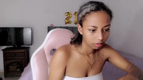 Snapshot of linda_brown_1 chatting on May 12, 12:35 pm linda brown online show from May 12, 12:35 pm