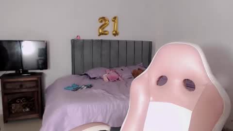Snapshot of linda_brown_1 chatting on May 22, 12:22 pm linda brown online show from May 22, 12:22 pm