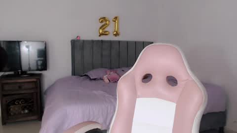 Snapshot of linda_brown_1 chatting on May 25, 12:00 pm linda brown online show from May 25, 12:00 pm