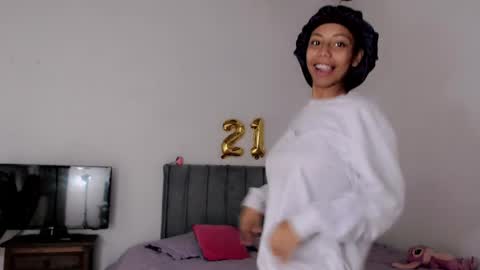 Snapshot of linda_brown_1 chatting on June 5, 12:22 pm linda brown online show from June 5, 12:22 pm