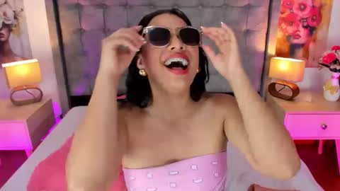 Linda Fosterr online show from April 24, 8:44 pm