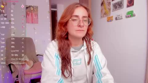 Giggles  online show from October 8, 3:09 pm