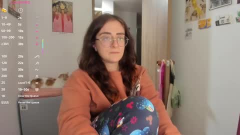 Giggles  online show from March 11, 3:23 am