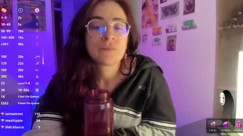 Snapshot of linda_giggle chatting on May 29, 3:15 am Giggles online show from May 29, 3:15 am