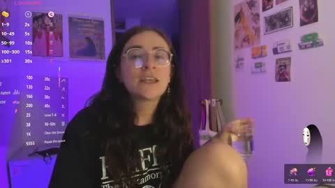 Snapshot of linda_giggle chatting on June 4, 12:49 am Giggles online show from June 4, 12:49 am
