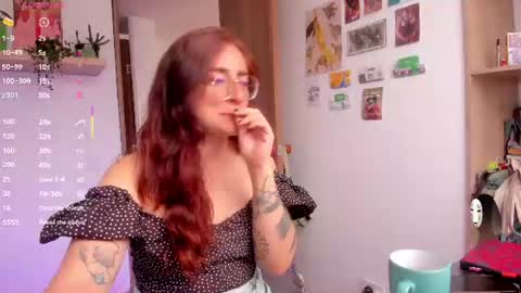 Snapshot of linda_giggle chatting on June 16, 1:47 pm Giggles online show from June 16, 1:47 pm