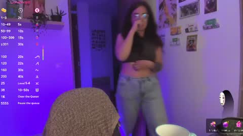 Snapshot of linda_giggle chatting on June 18, 1:06 am Giggles online show from June 18, 1:06 am