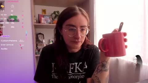 Giggles  online show from July 10, 3:25 pm