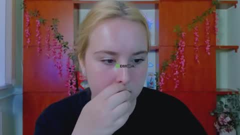 linda_lynx online show from July 17, 9:05 am