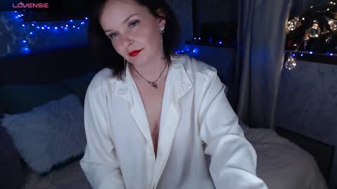 Snapshot of linda_may_ chatting on December 28, 5:33 am Lena online show from December 28, 5:33 am