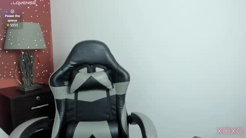 L I N D A online show from February 12, 8:48 pm